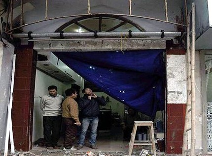 N&eacute;m m&igrave;n nh&oacute;m c&ocirc;n đồn, tr&uacute;ng đội trưởng cảnh s&aacute;t h&igrave;nh sự  1