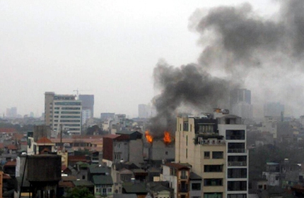 Hỏa hoạn s&aacute;t &ldquo;chợ Giời&rdquo;, cả phố hoảng loạn 9