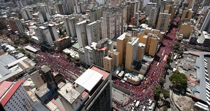 Biển người đưa tiễn Hugo Chavez 5