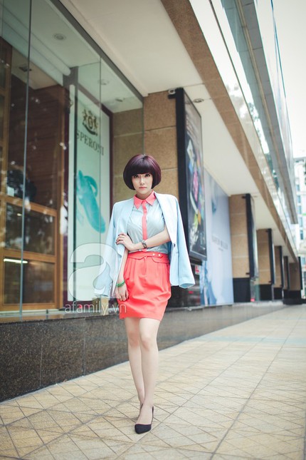 Thanh lịch với trang phục c&ocirc;ng sở họa tiết tươi tắn 13