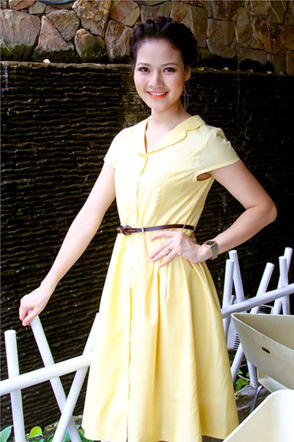 Ngắm những bộ v&aacute;y đơn giản, xinh xắn của mỹ nh&acirc;n Việt 10