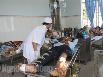 Hiện trường tai nạn kinh ho&agrave;ng khiến 11 người chết 6