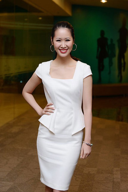 Diện đồ trắng s&agrave;nh điệu cả tuần c&ugrave;ng sao Việt 7