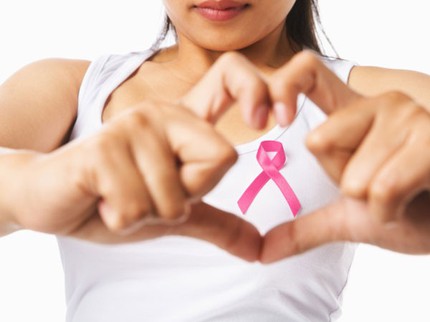Những dấu hiệu ung thư vú có thể bạn chưa lường đến 1