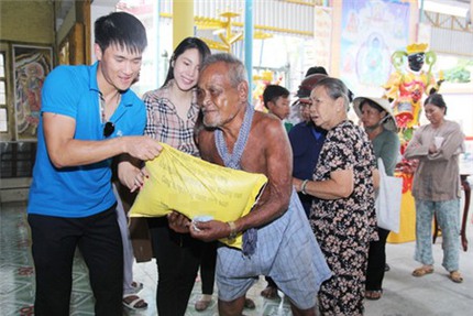 Thủy Ti&ecirc;n c&ugrave;ng C&ocirc;ng Vinh xuất hiện sau khi c&oacute; con 5