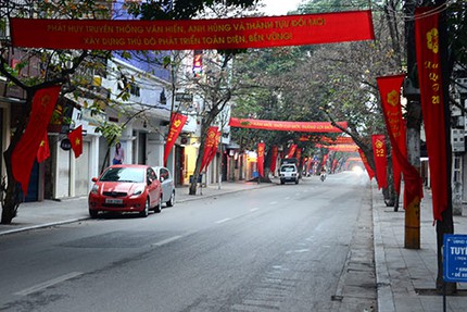 Phố phường vắng lặng s&aacute;ng m&ugrave;ng 1 Tết 4