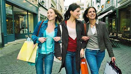 Những xu hướng thời trang c&oacute; hại cho sức khỏe 1
