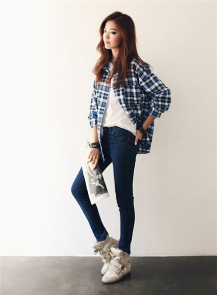 Biến tấu mới lạ với sơ mi kẻ sọc cho n&agrave;ng c&ocirc;ng sở 19