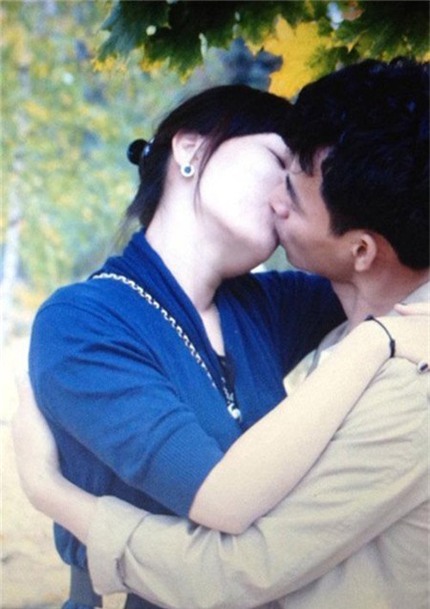 Những nụ h&ocirc;n 'm&ugrave;i mẫn' c&ocirc;ng khai của sao Việt 5