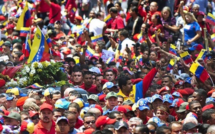 Biển người đưa tiễn Hugo Chavez 7