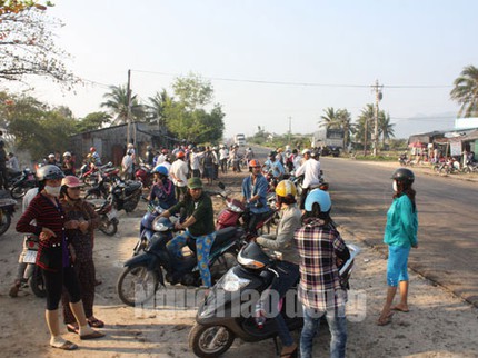 Hiện trường tai nạn kinh ho&agrave;ng khiến 11 người chết 2