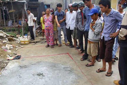 Vụ "rỉ m&aacute;u" tr&ecirc;n nền xi măng: Chợ x&acirc;y tr&ecirc;n nghĩa địa? 1