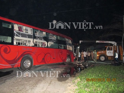 Hiện trường tai nạn kinh ho&agrave;ng khiến 11 người chết 5