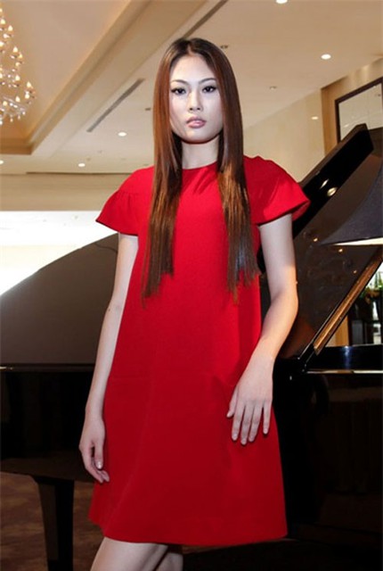 Ngắm những bộ v&aacute;y đơn giản, xinh xắn của mỹ nh&acirc;n Việt 8