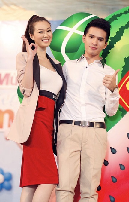 Phối đồ c&ocirc;ng sở theo phong c&aacute;ch nổi bật của sao Việt 22