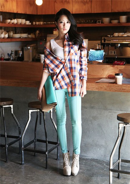 Biến tấu mới lạ với sơ mi kẻ sọc cho n&agrave;ng c&ocirc;ng sở 15