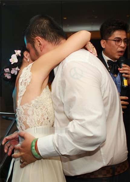 Những nụ hôn ngọt ngào của các cặp vợ chồng sao Việt 4