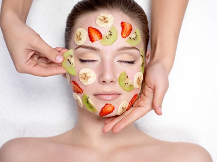 Đắp mặt nạ sai c&aacute;ch = đầu độc da 2