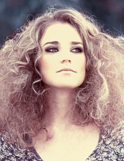 Tạo kiểu thật phong c&aacute;ch với t&oacute;c xơ rối 1