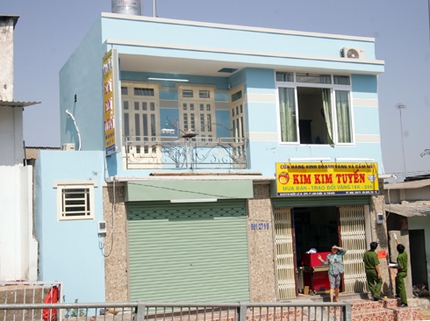 Lần theo vết m&aacute;u, truy l&ugrave;ng kẻ truy s&aacute;t chủ tiệm v&agrave;ng 1