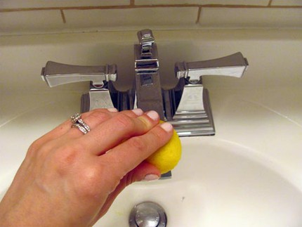 10 cách tẩy rửa hữu hiệu với chanh tươi 9