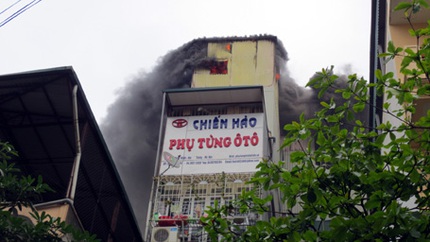 Hỏa hoạn s&aacute;t &ldquo;chợ Giời&rdquo;, cả phố hoảng loạn 3