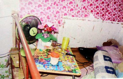 Nữ sinh bị trộm khống chế trong ph&ograve;ng trọ 2