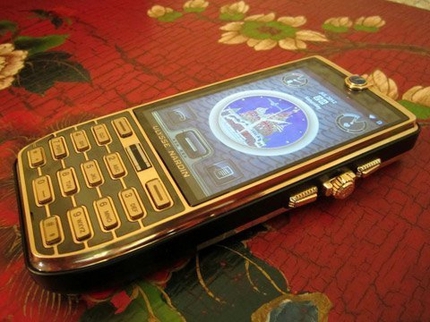 Ngắm chiếc smartphone đắt gi&aacute; nhất h&agrave;nh tinh 8