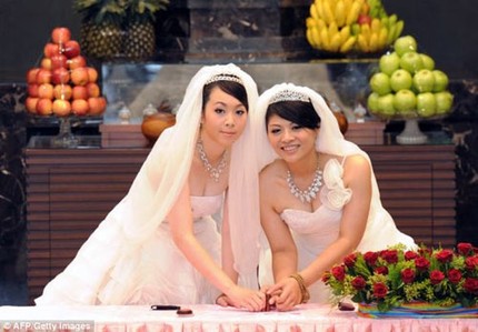 3 đám cưới đồng tính gây "náo loạn" Trung Quốc 8