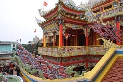 Những biệt phủ ho&agrave;nh tr&aacute;ng v&agrave; huyền b&iacute; ở Việt Nam 9