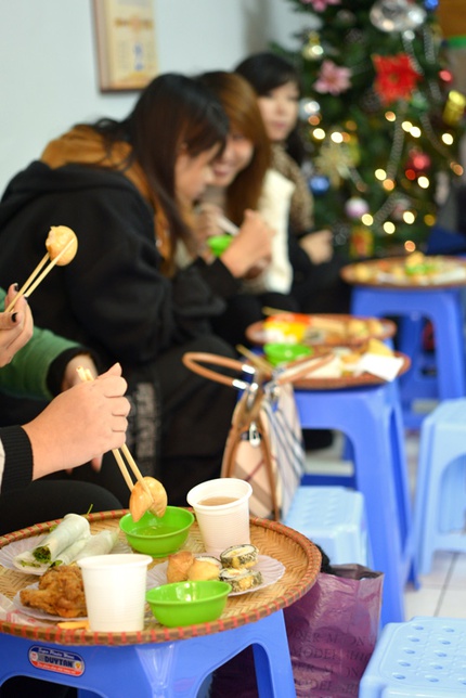 No bụng với buffet qu&agrave; vặt phố L&yacute; Văn Phức 2