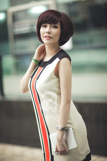 Thanh lịch với trang phục c&ocirc;ng sở họa tiết tươi tắn 5