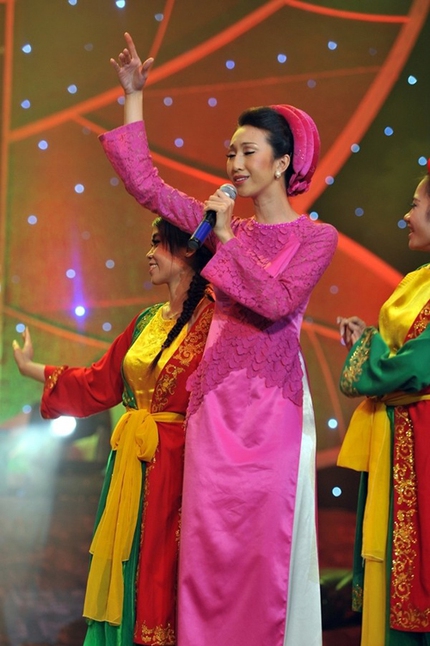 Gợi ý chọn áo dài đón xuân từ kiều nữ Việt 26