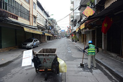 Phố phường vắng lặng s&aacute;ng m&ugrave;ng 1 Tết 10