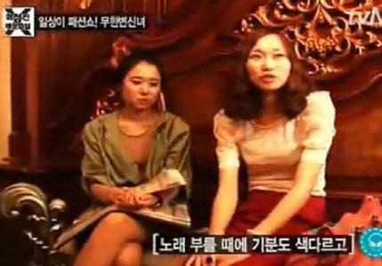 Kỳ lạ cặp đ&ocirc;i th&iacute;ch... thay quần &aacute;o mọi l&uacute;c mọi nơi 5
