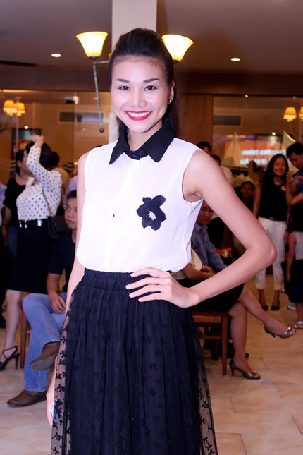 H&uacute;t hồn trang phục gợi cảm của si&ecirc;u mẫu Thanh Hằng  9