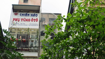 Hỏa hoạn s&aacute;t &ldquo;chợ Giời&rdquo;, cả phố hoảng loạn 7