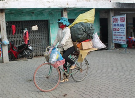 45 năm chưa từng được tặng qu&agrave; 8.3 3