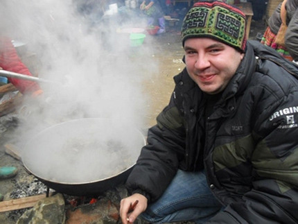 Ch&agrave;ng &ldquo;xe &ocirc;m T&acirc;y&rdquo; kể chuyện Tết ở Việt Nam 1