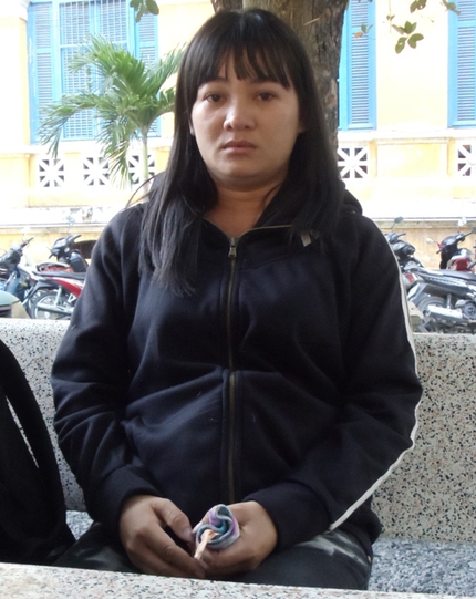 Chị em d&acirc;u rạch mặt nhau v&igrave;...nh&agrave; vệ sinh 1