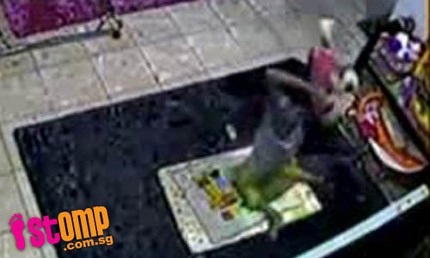 Kinh h&atilde;i osin h&agrave;nh hạ con như&hellip; n&eacute;m bao gạo 1
