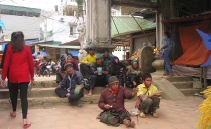 Thu nhập 'khủng' của ăn xin đền Bảo H&agrave; 1