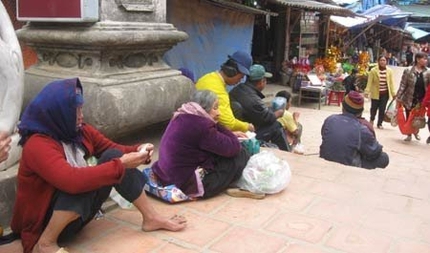 Thu nhập 'khủng' của ăn xin đền Bảo H&agrave; 4