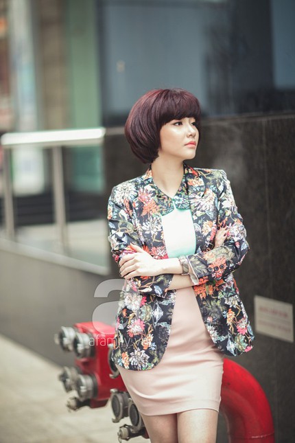 Thanh lịch với trang phục c&ocirc;ng sở họa tiết tươi tắn 2