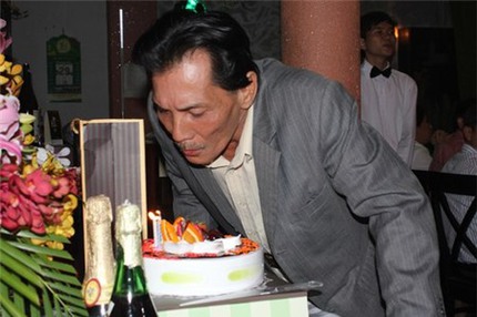 Thương Tín lần đầu mừng sinh nhật ở tuổi 58 1
