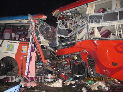 Hiện trường tai nạn kinh ho&agrave;ng khiến 11 người chết 4