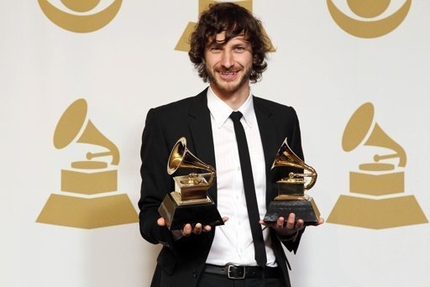 Adele bất ngờ chiến thắng ở giải Grammy 2