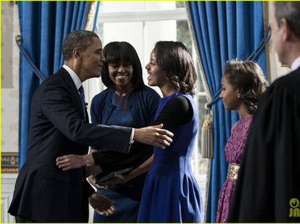 2 c&ocirc; con g&aacute;i xinh đẹp v&agrave; phong c&aacute;ch tại lễ tuy&ecirc;n thệ của Obama 2