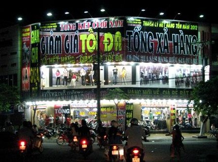 Cận Tết, săn h&agrave;ng "b&aacute;n rẻ như cho" 1