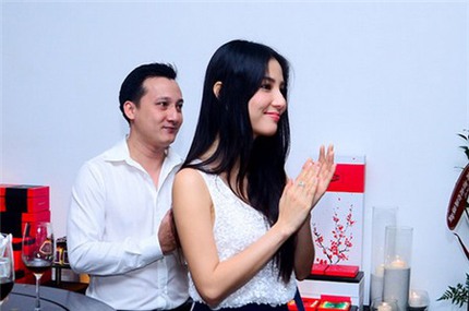 Sao Việt đua nhau "ra mắt" người yêu 2 Sao Việt đua nhau "ra mắt" người yêu 2